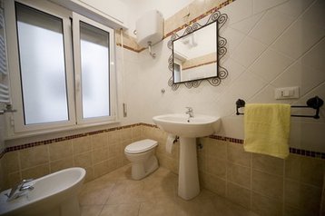 Italia Privát Roma, Esterno